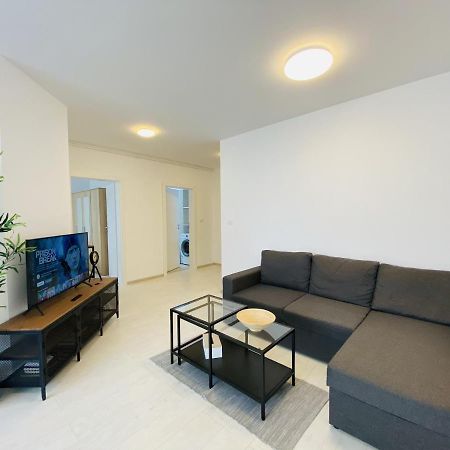 شقة Charming Flat In Brasov With Balcony Panoramic View المظهر الخارجي الصورة